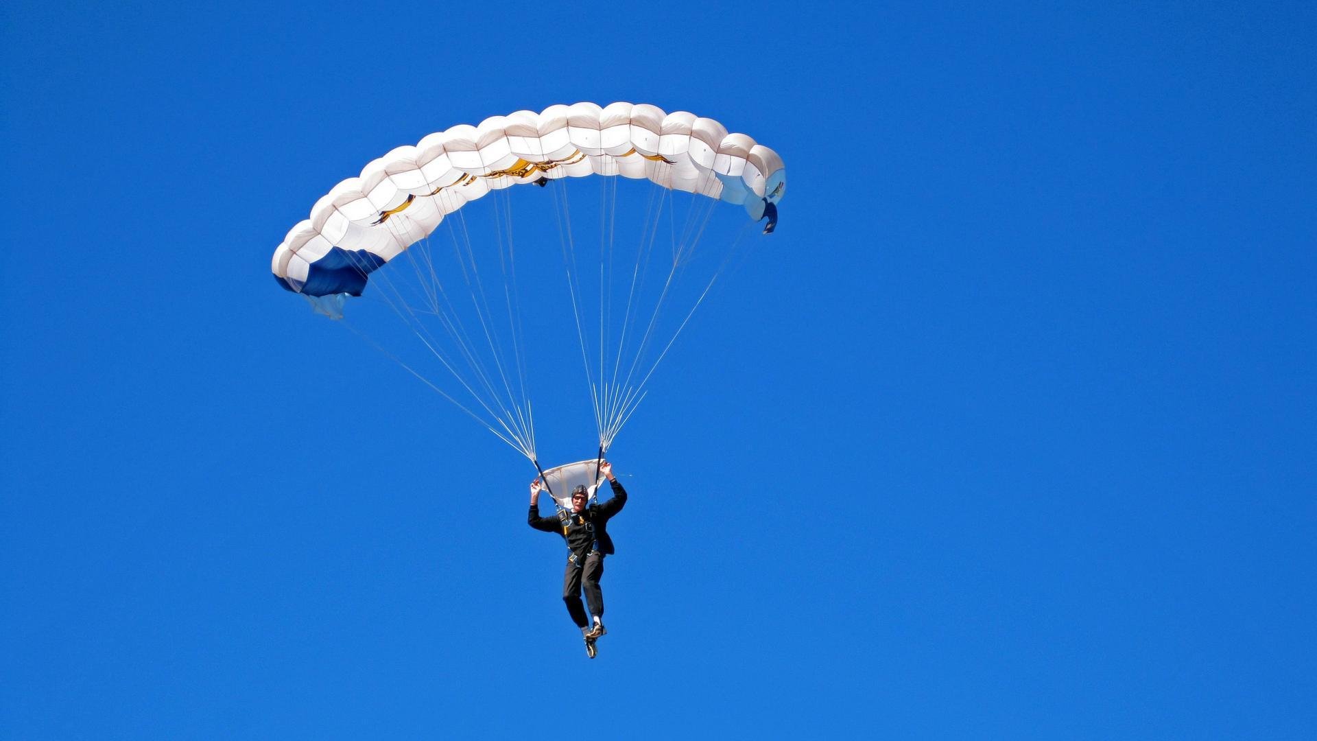 铁血热火铸就窒息防守，莫兰特逆境破局成关键先生