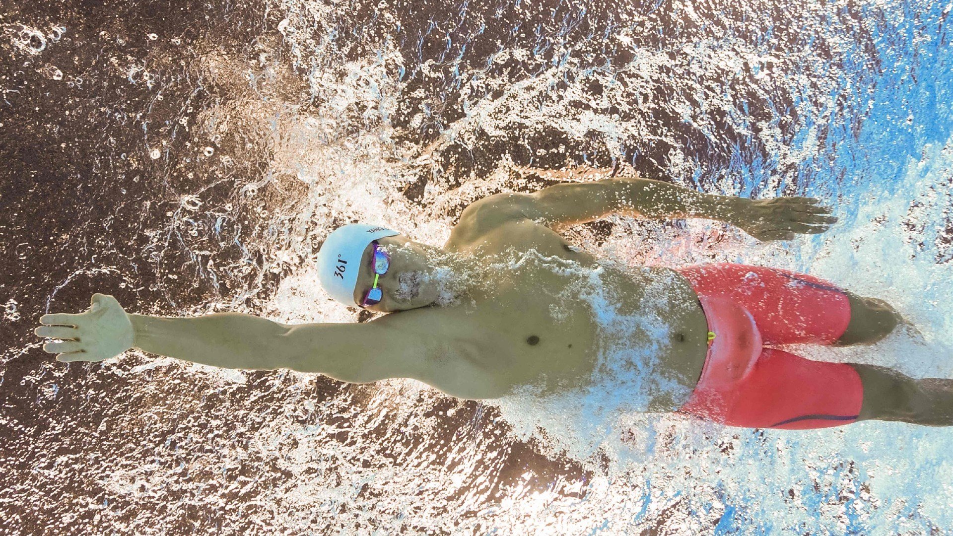 赛道风云，维斯塔潘高光时刻与阿斯顿马丁的翻盘之路